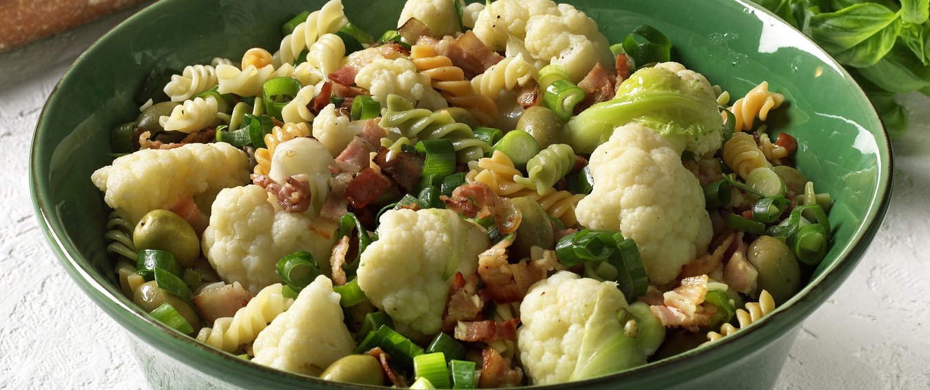 Pasta- og blomkålsalat 