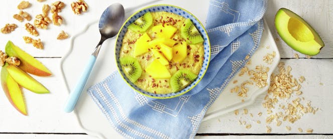 Smoothie bowl med mango og avokado 